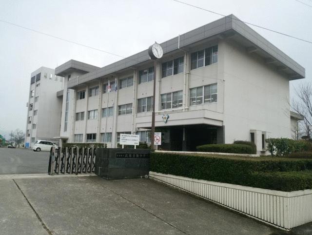 佐賀県立武雄青陵中学校 (746m)