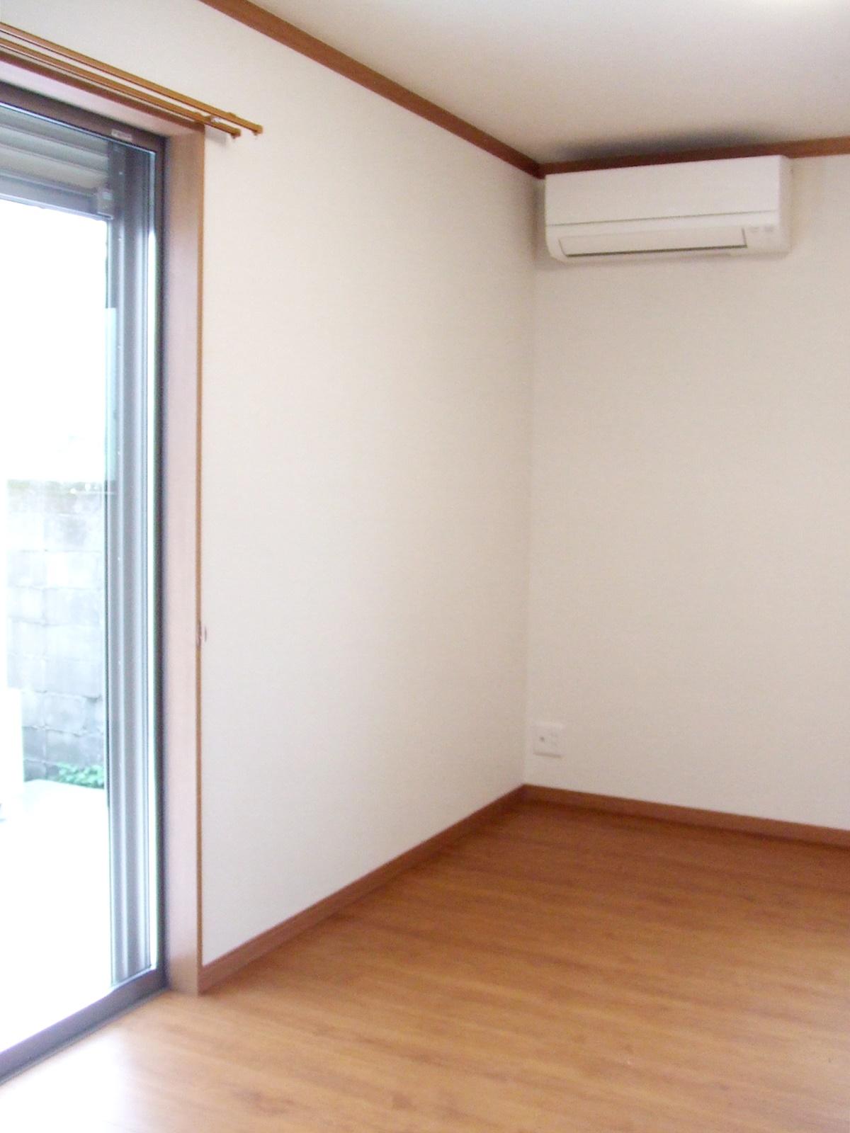 リビング以外の居室／各部屋にエアコン付き