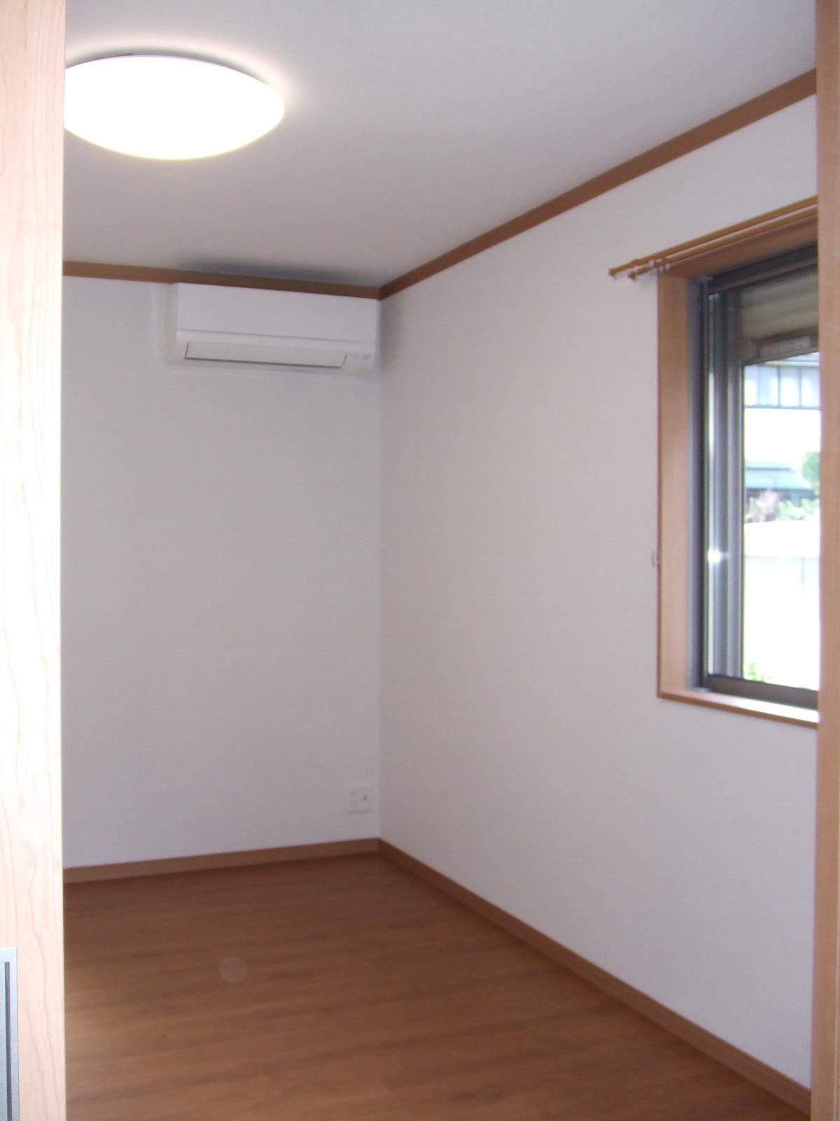 リビング以外の居室／各部屋にエアコン付き