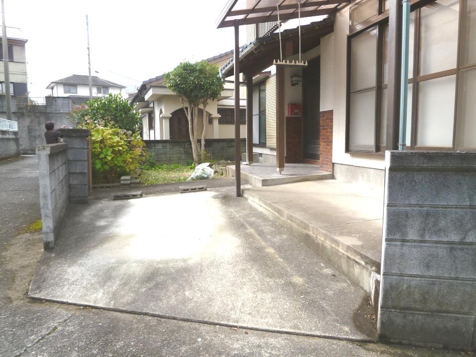 現地（外観）／駐車場・庭