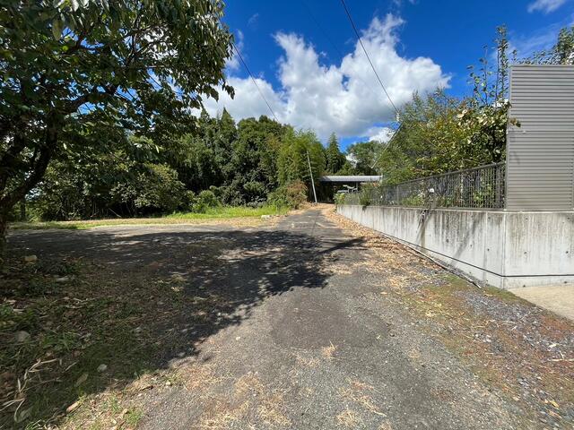 敷地南側の道路（幅員２．５ｍ）