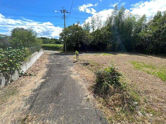 角地、２方道路（写真は敷地東側道路）