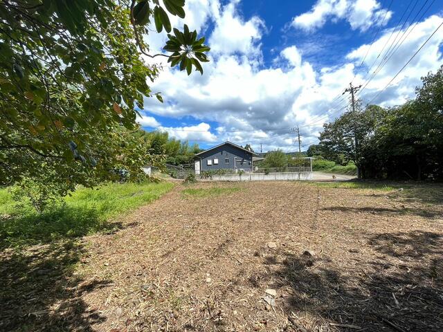 木倉小学校まで約１．１ｋｍ、最寄りコンビニまで約９００ｍ