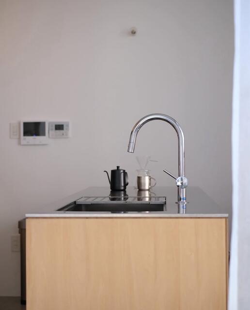 おしゃれな水栓が印象的なキッチンです。