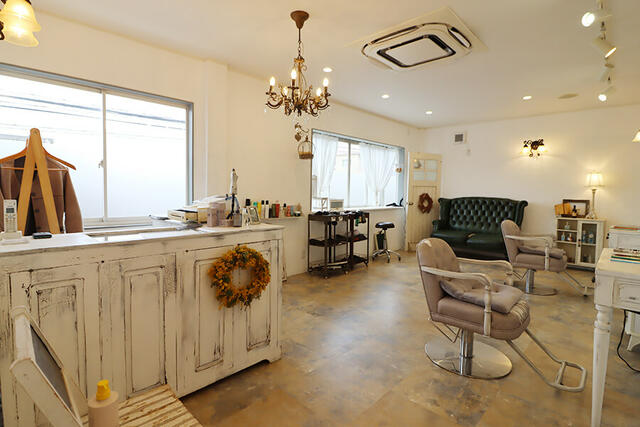 【サロンスペース】店舗運営に便利なレジ用カウンター。ご希望が