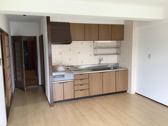 キッチン／南向きの明るく広々リビングキッチン