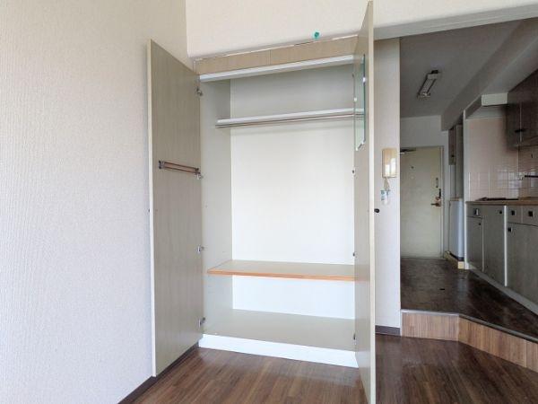 収納／クローゼットは枕棚＆パイプつき！