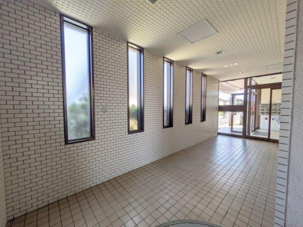 共用部エントランス／エントランス