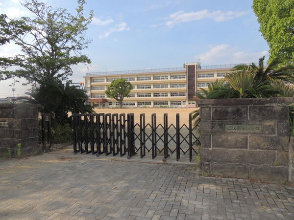 大分市立大在小学校 (560m)