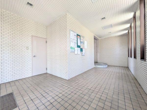 共用部エントランス／明るい雰囲気エントランス