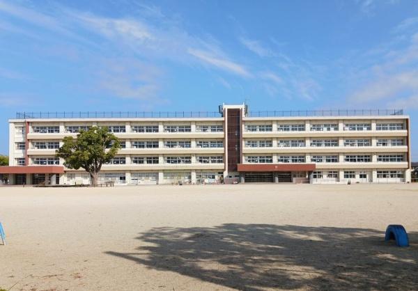 大分市立大在小学校 (560m)