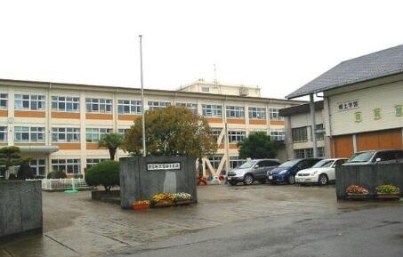 新富町立富田小学校 (2,018m)