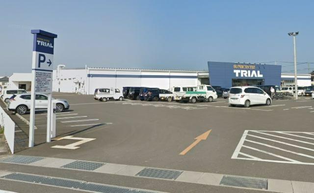 スーパーセンタートライアル新富店 (237m)