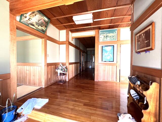 玄関／広々とした玄関です