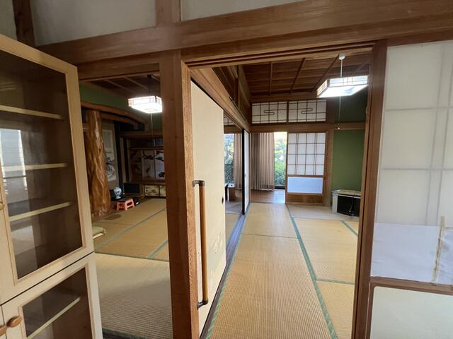 リビング以外の居室／二間続きの和室があります
