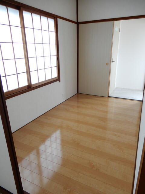 リビング以外の居室／３階３畳間は板張りにしました。
