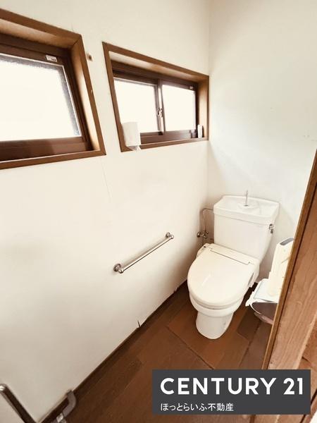 トイレ／窓付きの明るいトイレです