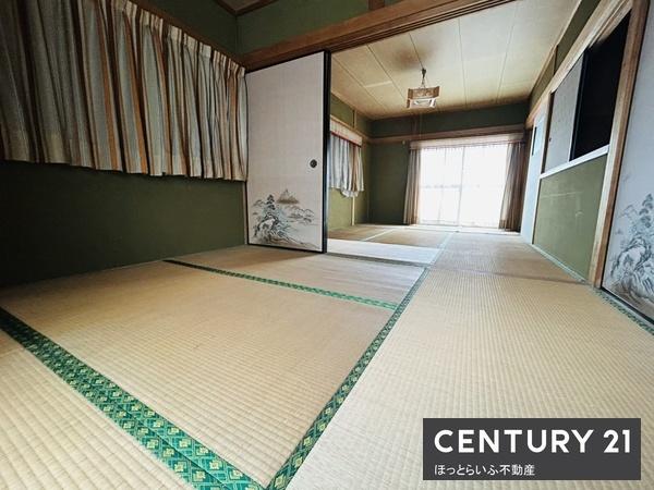 リビング以外の居室／和室の寝室が魅力です