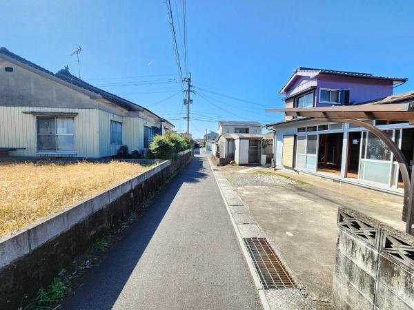 前面道路含む現地写真です