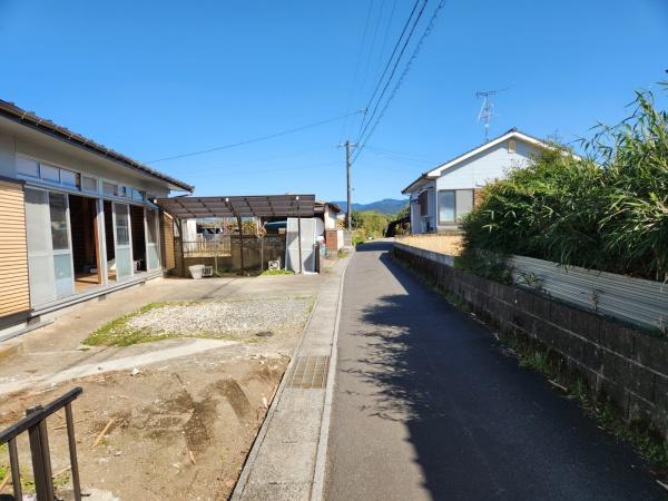 前面道路含む現地写真です