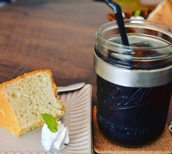 DAZZLE cafe stand (832m)