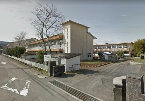 都城市立高崎小学校 (1,841m)