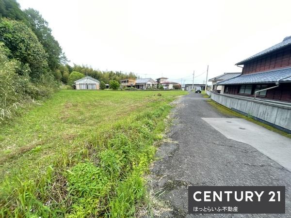 現地土地／現地土地写真で広々とした敷地です