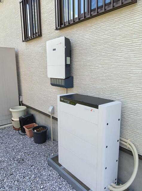 外回り　　太陽光パネルと”蓄電器”を別途設置。電気代も安くに