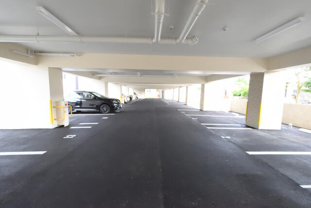 屋内駐車場