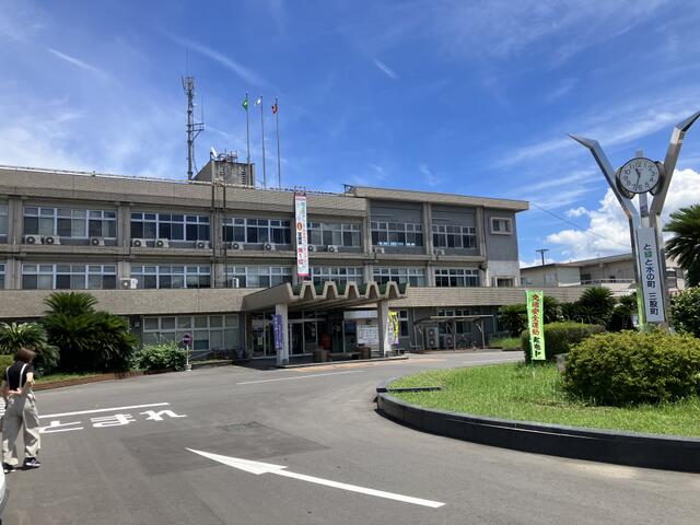 三股町役場 (220m)