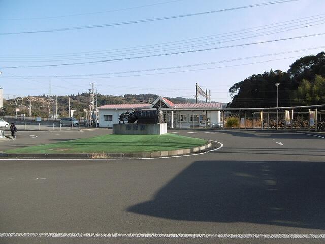 市来駅南側駐車場 (1,928m)