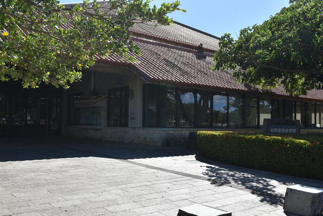 石垣市立図書館 (2,018m)