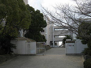 大阪狭山市立南第一小学校 (439m)