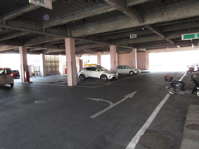 屋内駐車場、駐輪場、バイク置き場