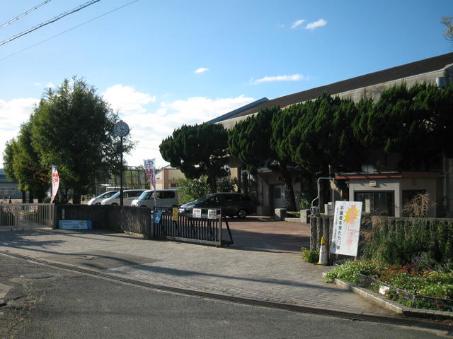 泉南市立樽井小学校 (730m)