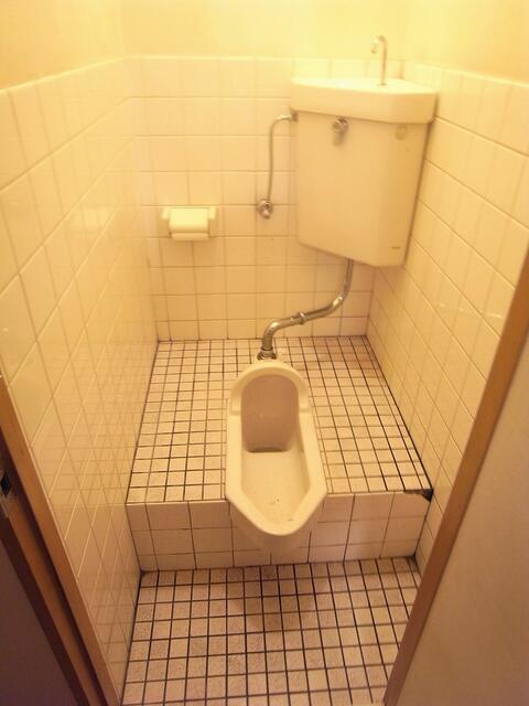 水洗トイレ付き。