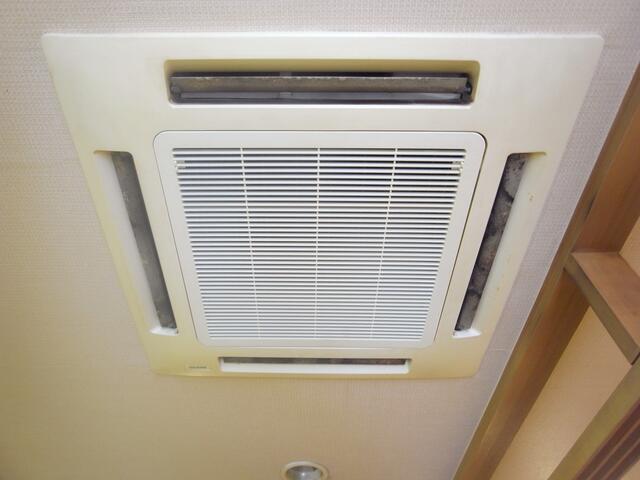 エアコン２基（残置物）