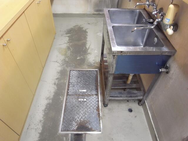 ２層シンク・排水設備（残置物）