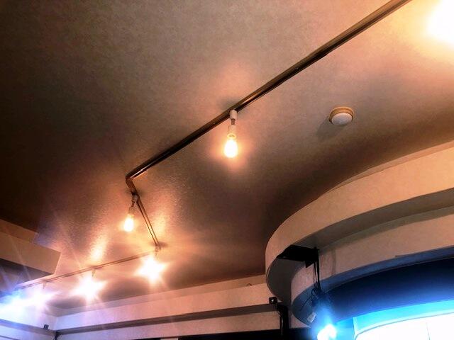 天井高は最高部分で約２．８ｍもあり室内の開放感も良好ですよ！