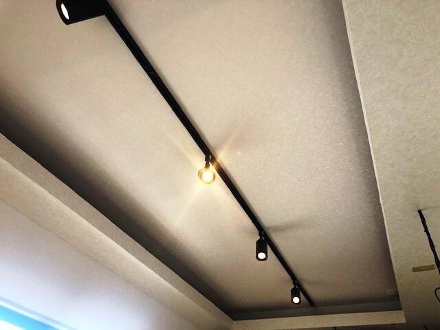 ＢＯＸ席の天井照明器具も交換済みで綺麗ですよ！