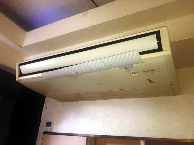 業務用エアコンも残っていました！