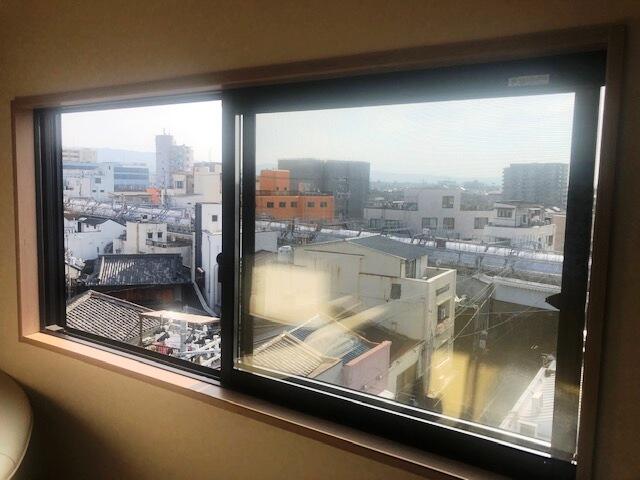 ＢＯＸ席の窓（サッシ交換済みで綺麗です）