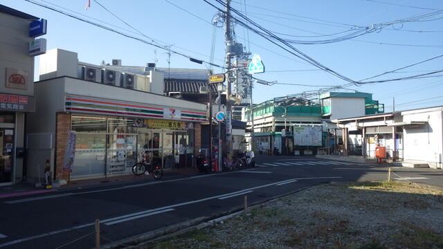 セブンイレブン北信太東口店 (194m)