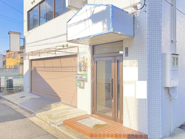 建物エントランスです。