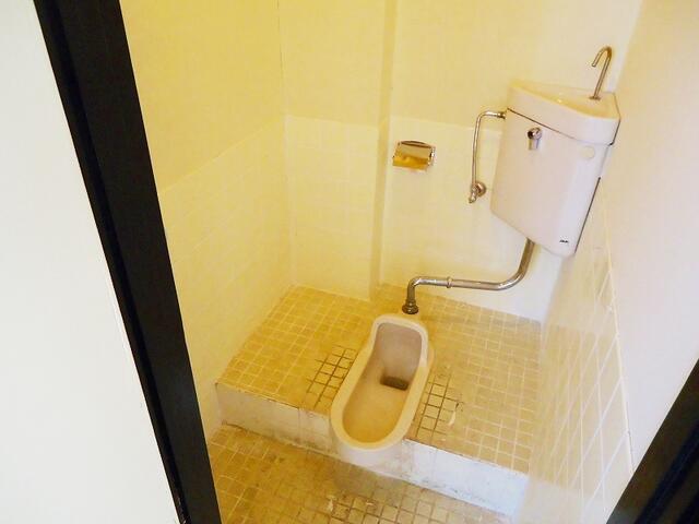 和式トイレ付き