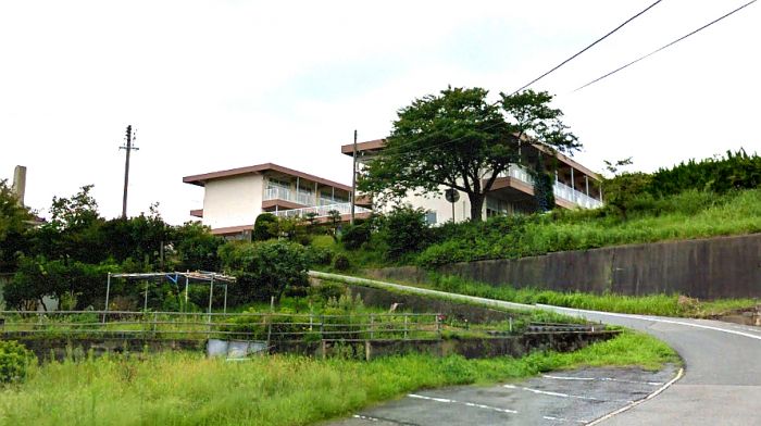 津宮小学校 (450m)