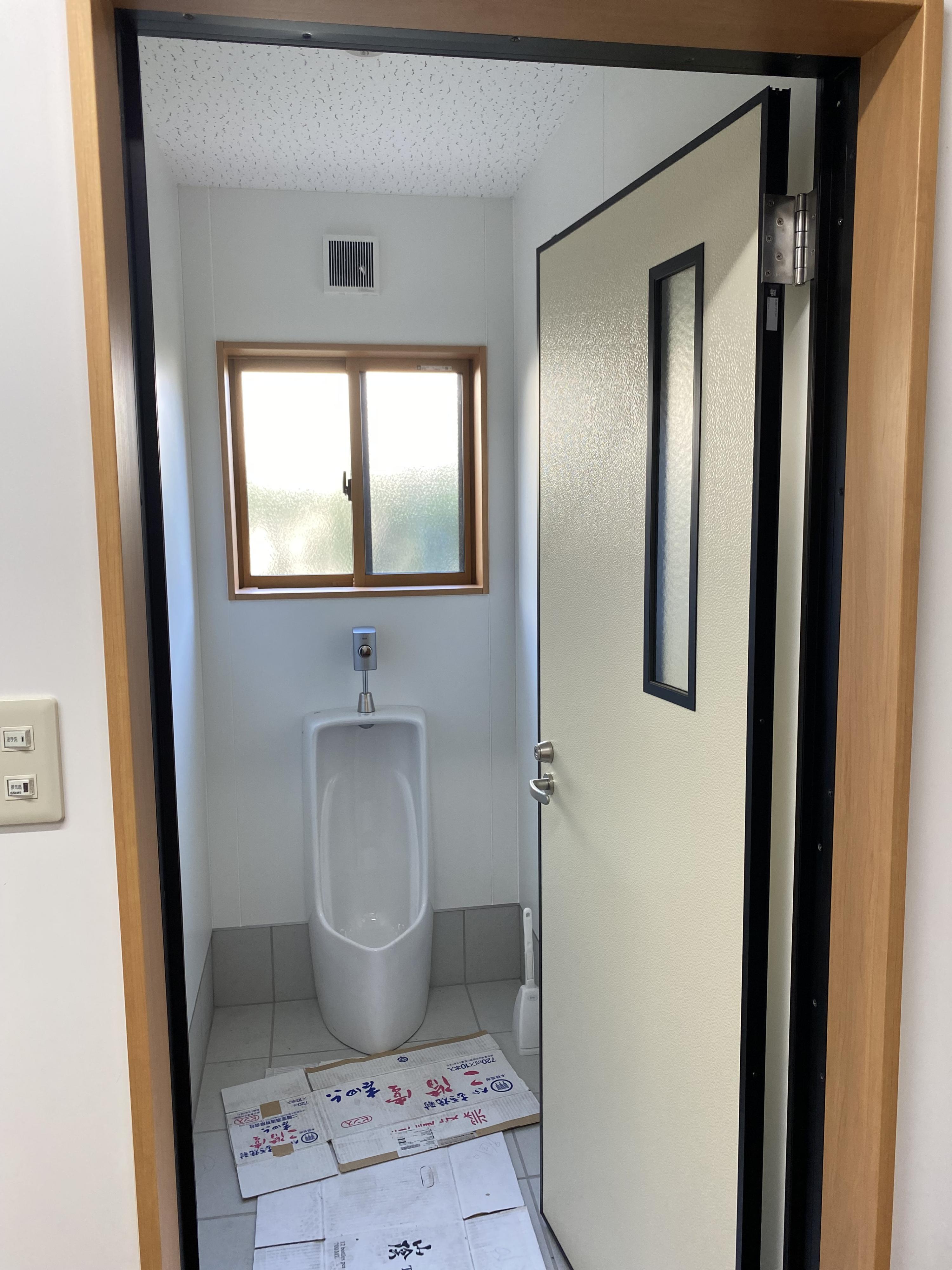 共同男子トイレ