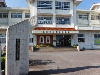 周布小学校 (1,100m)