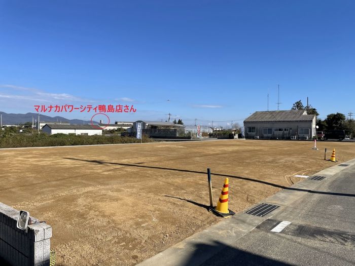 マルナカまで徒歩でも行けます。