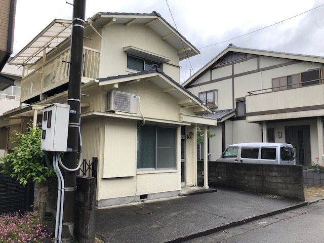 2階東側に物干しベランダ有り